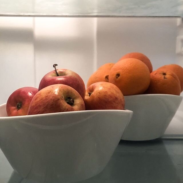 Storing fruit in the open in your refrigerator makes it more likely to be eaten (and it will last longer)! Plus, who doesn&rsquo;t like the look of some nice fruit when you open your fridge door. ⠀
⠀
⠀
⠀
⠀
⠀
#masterpeaceorganizing #masterpeace #creat