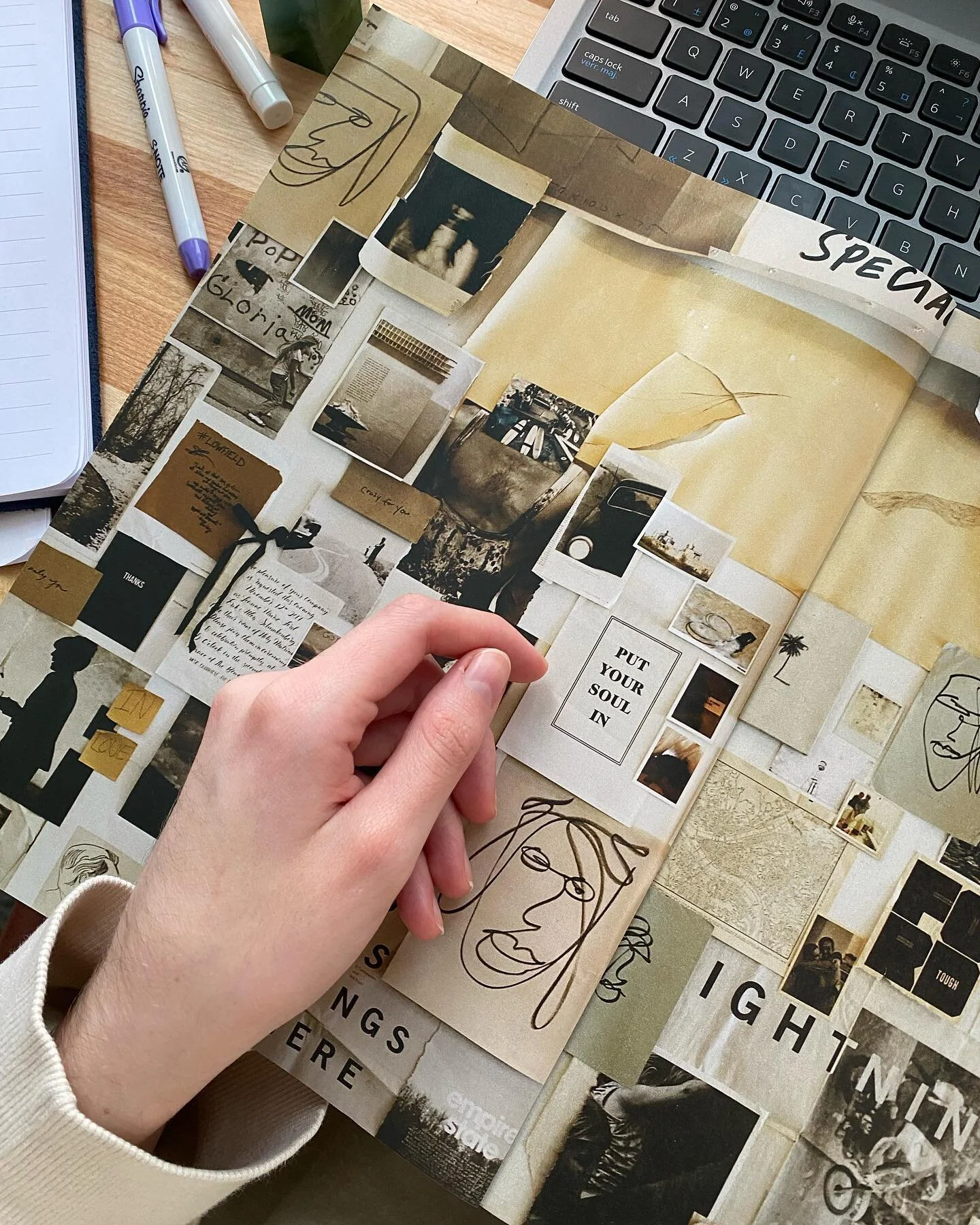 Helloooo welcome inside my head πβ€οΈπ§‘π SWIPE • sneak peek into my vision board for 2023 ! β¨@sparkofedge
It’s your sign to build a vision board! Any goals you seek to be accountable in? Let’s partner up π€
Benefits of making a vis