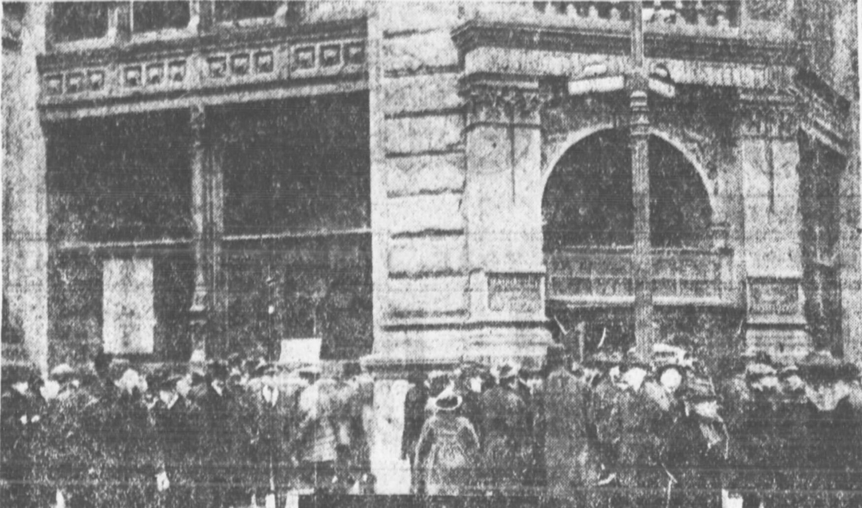 A Shoot-out at Manhattan Savings Bank — NY 1920s