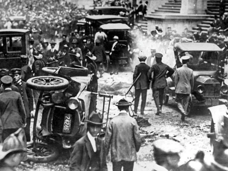 1920s-wall-street-riot.jpg