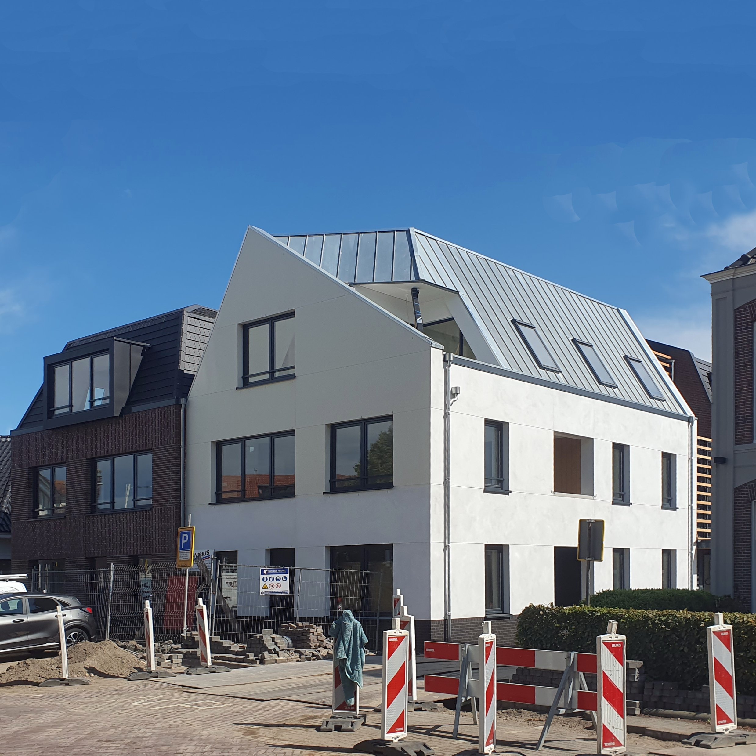 voorgevel square.jpg