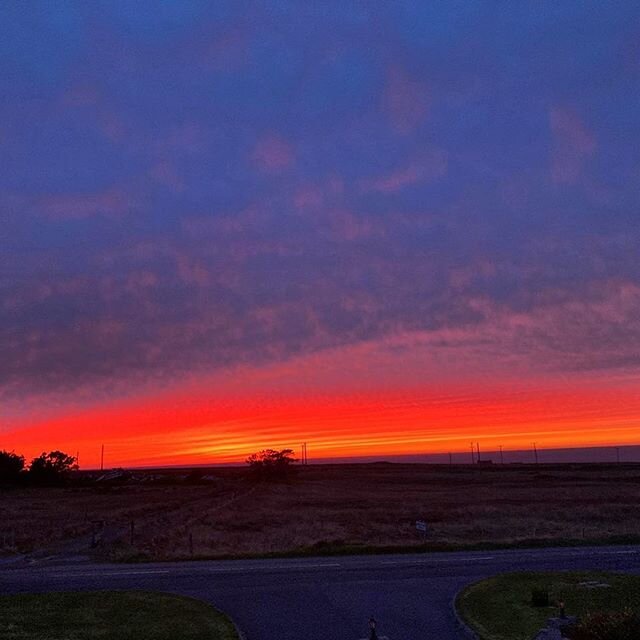 No filter needed 🌅 
We can&rsquo;t wait to show you some of our amazing sunsets when we&rsquo;re able to welcome you back to our beautiful islands. But for now, these virtual squares will have to do 😘
&bull;
&bull;
&bull;
&bull;
#heb360 #heb360tour