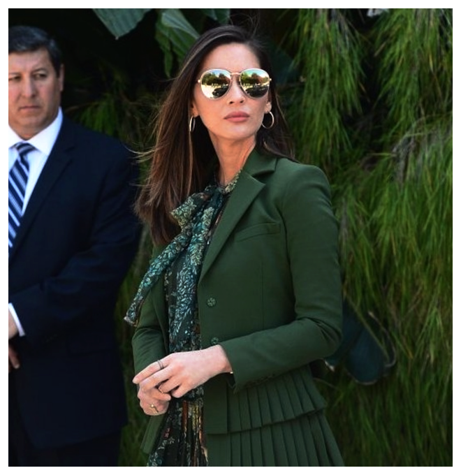 SERGE KIRCHOFFER OLIVIA MUNN E! ONLINE, FEATURE MOD.405