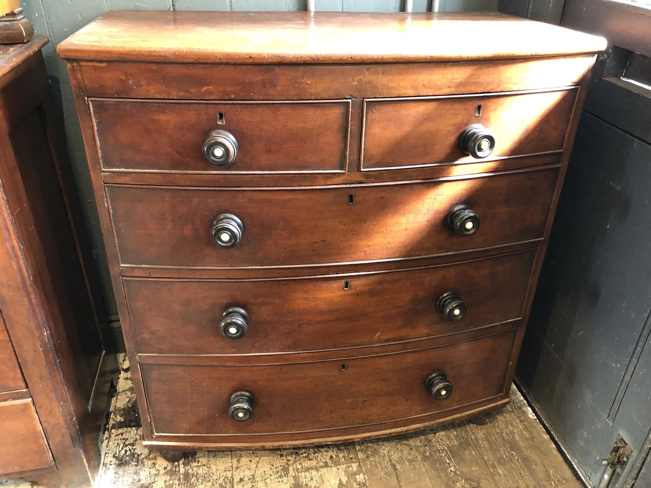 CHEST OF 5 DRAWERS SOLID MAHOGANY BOW FONTED EDWARDIAN