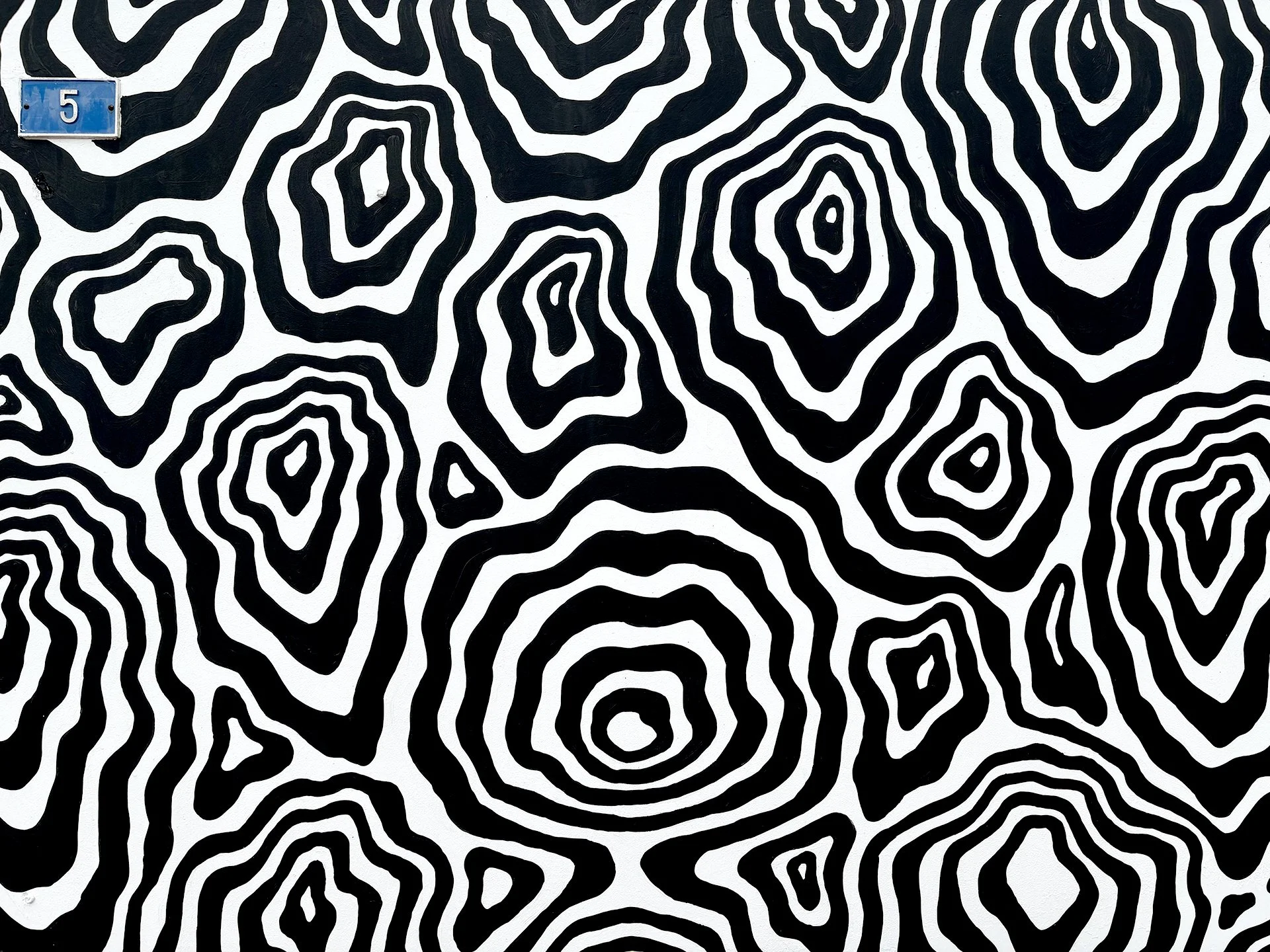 Black and white abstract mural inspired by wood pattern in Switzerland