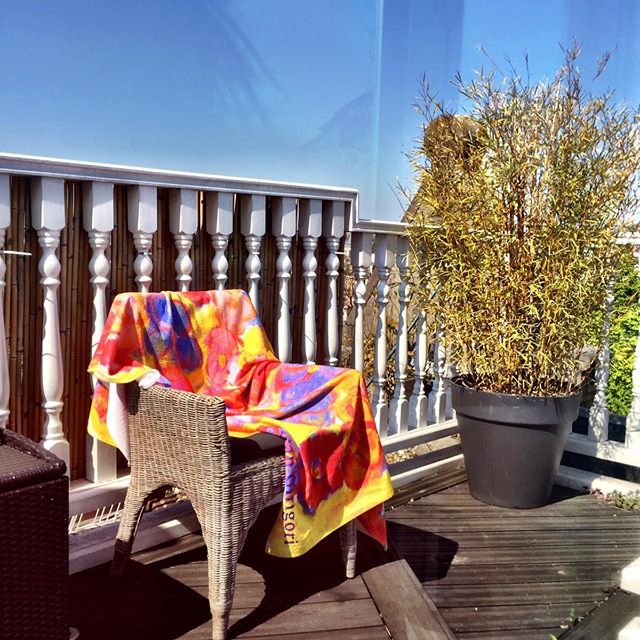 When warm weather and sunny afternoons are around the corner. There is this natural reaction to avoid the city heat by venturing to beach or country side. But this summer try to explore the unexpected outdoor space in the city. And turn them into eve