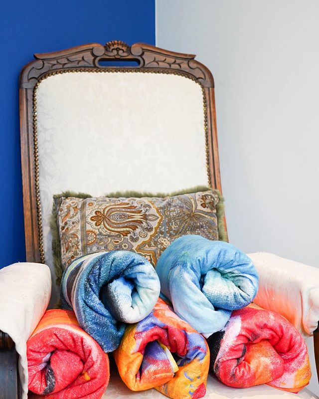 A colorful bunch. &bull;
&bull;
&bull;
&bull;
&bull; #ialdesign #interior #interiordesign #style #summer #beachwear #beachday #beachtowel #color #antique #luxury #decor #lifestyle #photography #pictureoftheday #insta #instadaily #design #designer #ar