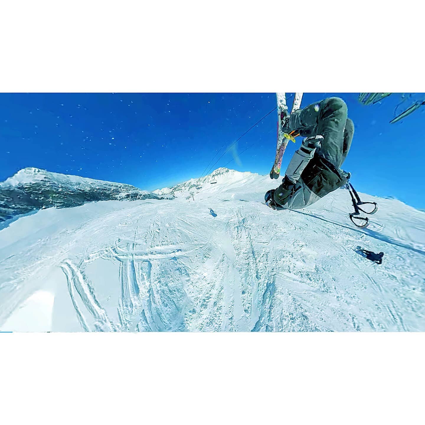 Spotting my shadow halfway round .
.
.
.
.
.
#insta360 #insta360oner #sun #snow #freeride #freeski #bluebird #morzine #avoriaz #pow #powder #ski #skiing #france #atoutfrance #mountains #wanderlust #offpiste #backcountry #freshtracks #backy #backflip 