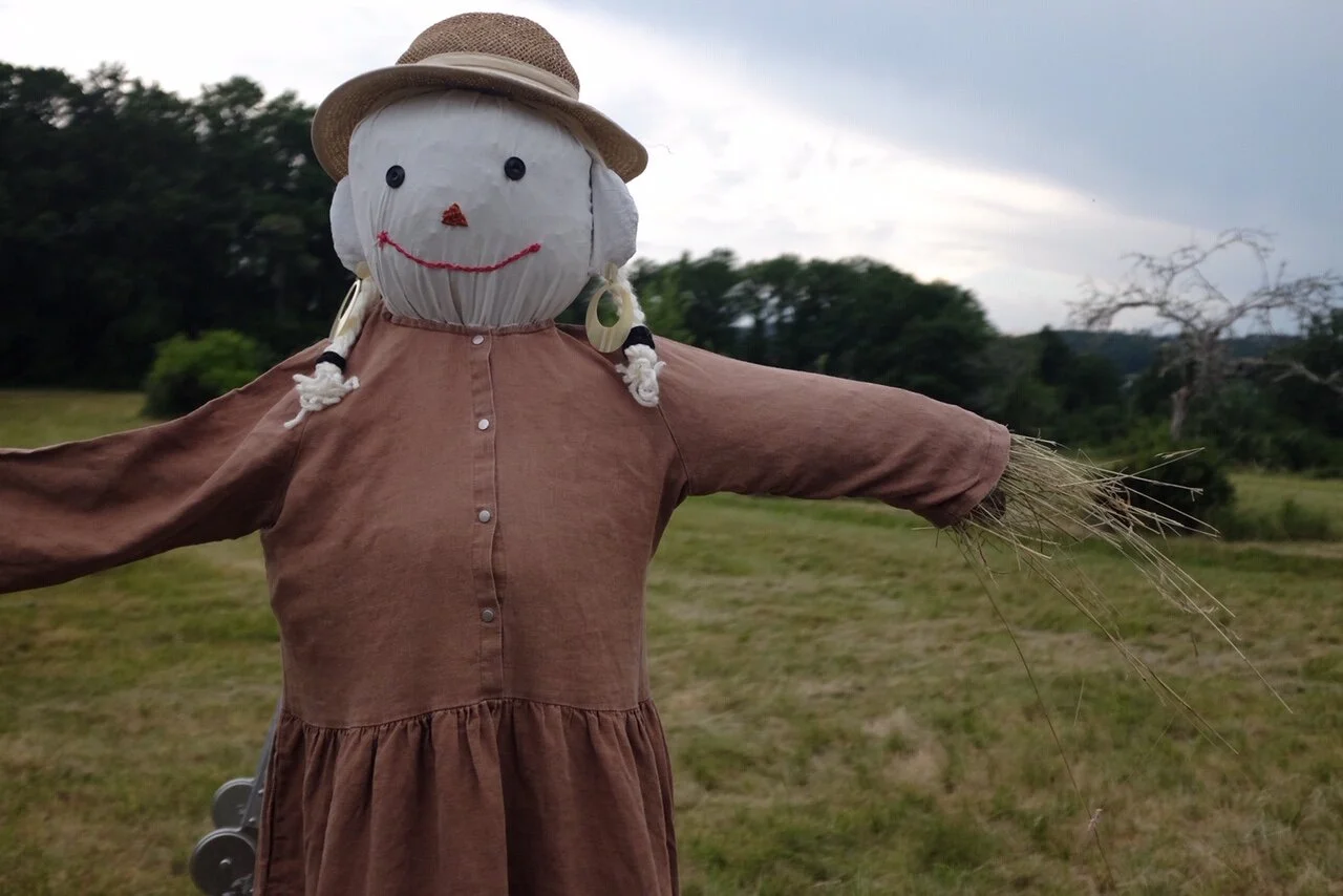 DIY: How to make a scarecrow (tutorial)