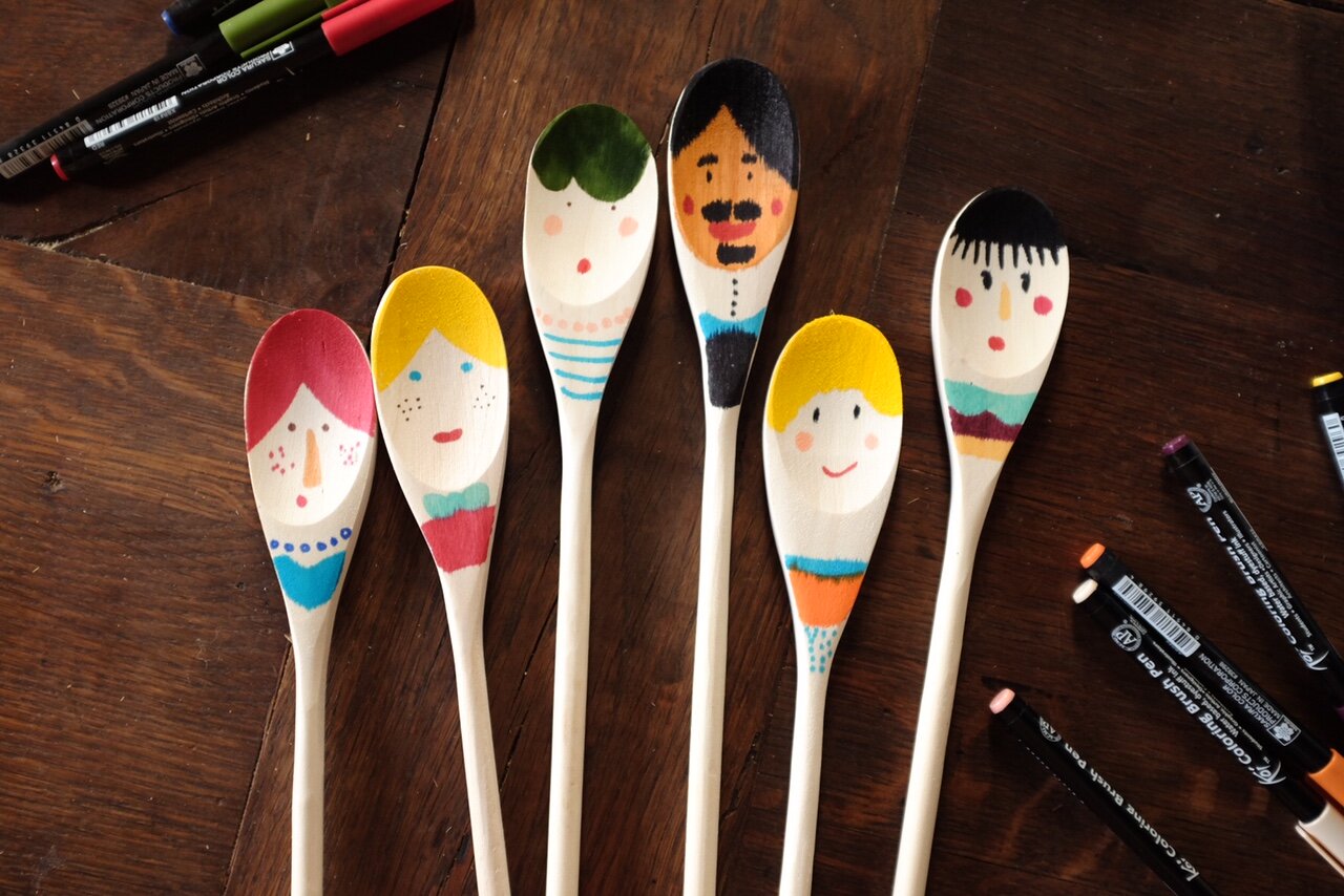 DIY (for kids). Making puppets with wooden spoons