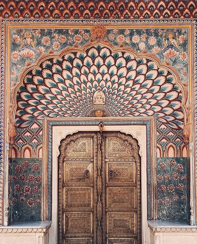 Some things of beauty never lose their charm. Case in point: the wonderful doorways of City Palace, Jaipur (pictured here is the stunning Lotus Gate). Sulabha (@sulucollection) is currently on an all-girls trip in Rajasthan and is spending her time c