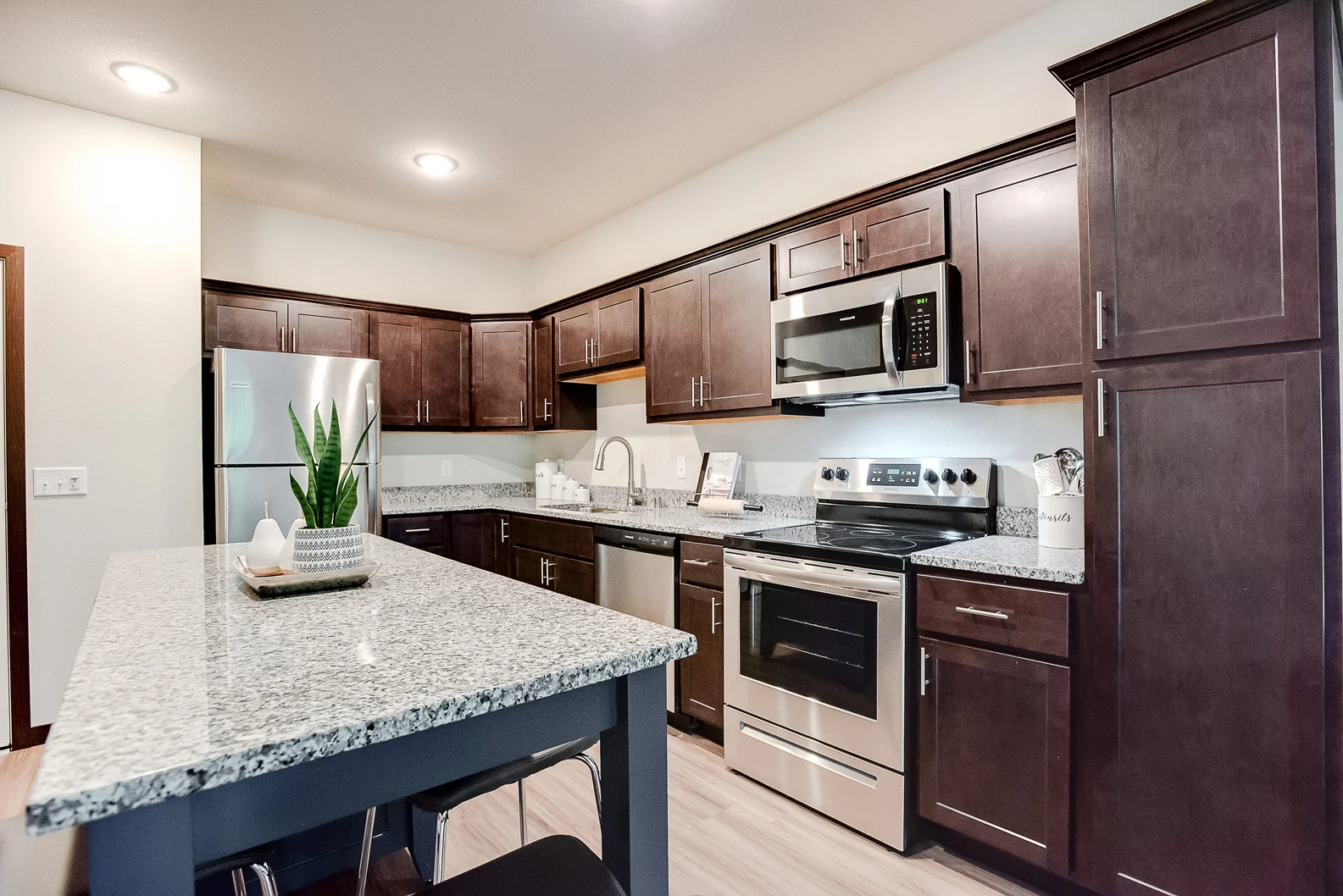 3000-Chestnut-St-110-004.jpg