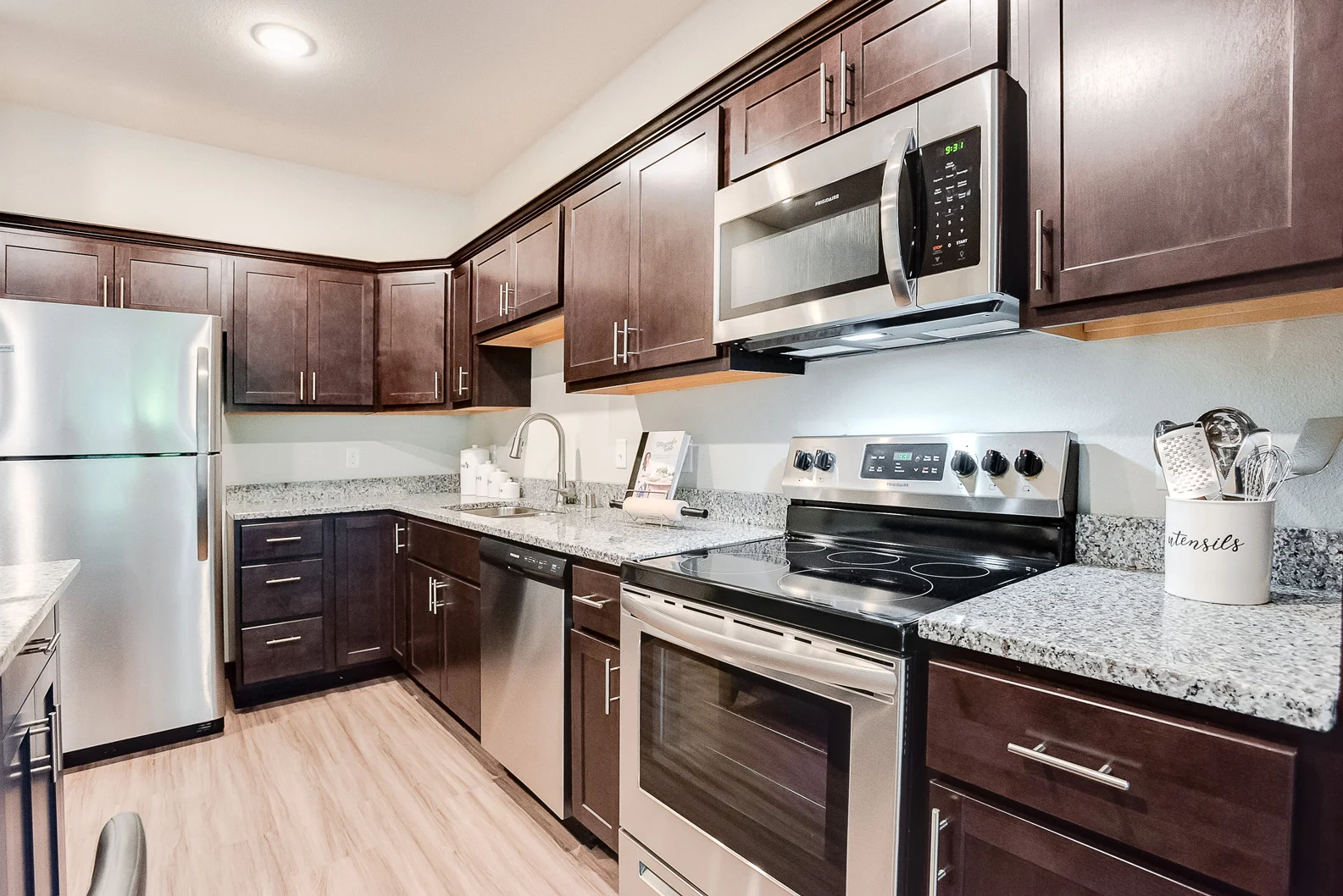 3000-Chestnut-St-110-010.jpg