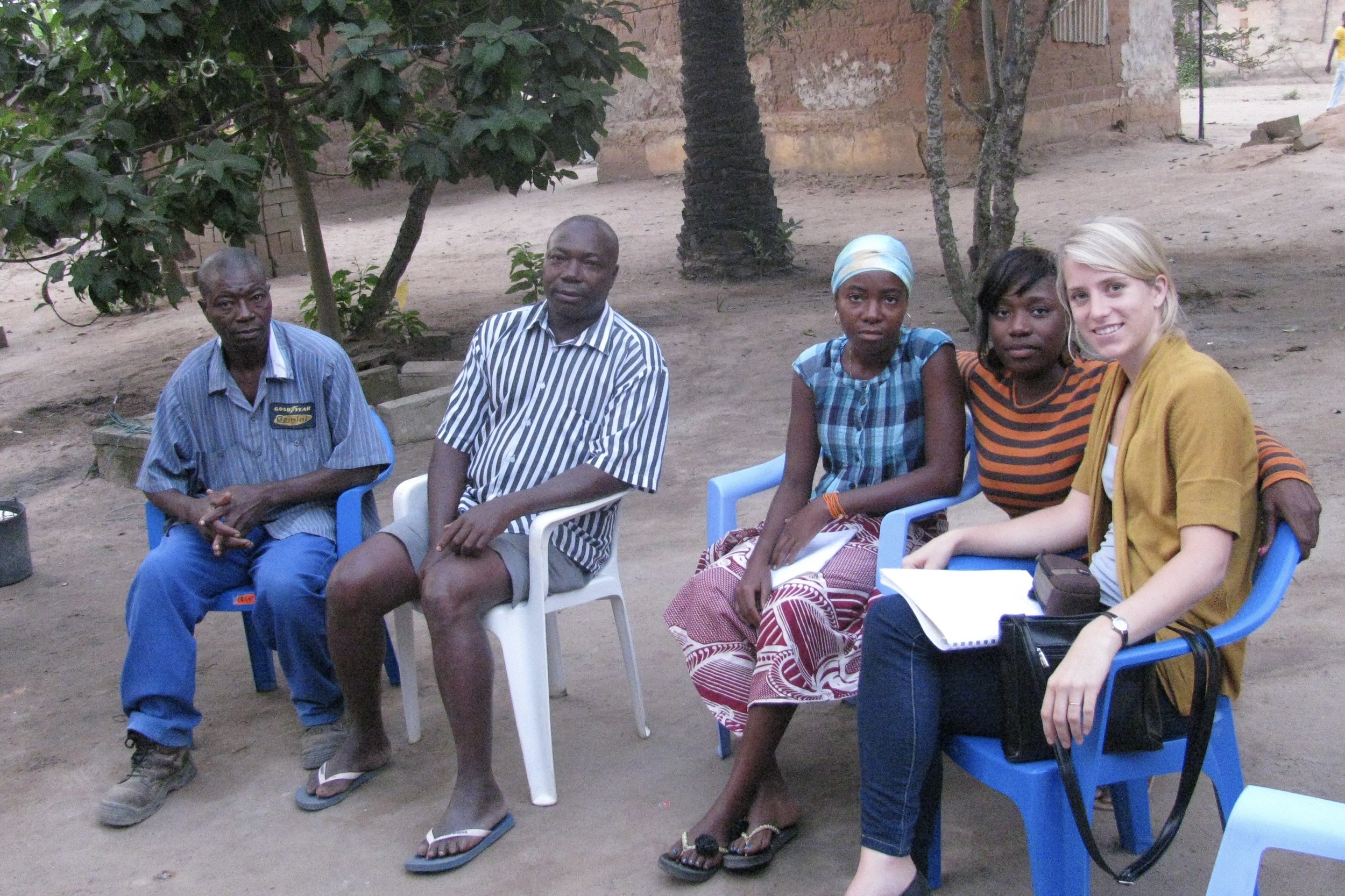 Teresa Vanessa Mateus (2 nd from right) working with an oil and gas focus group, Zaire, 2010