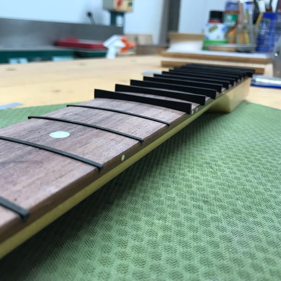 Fretless2.JPG