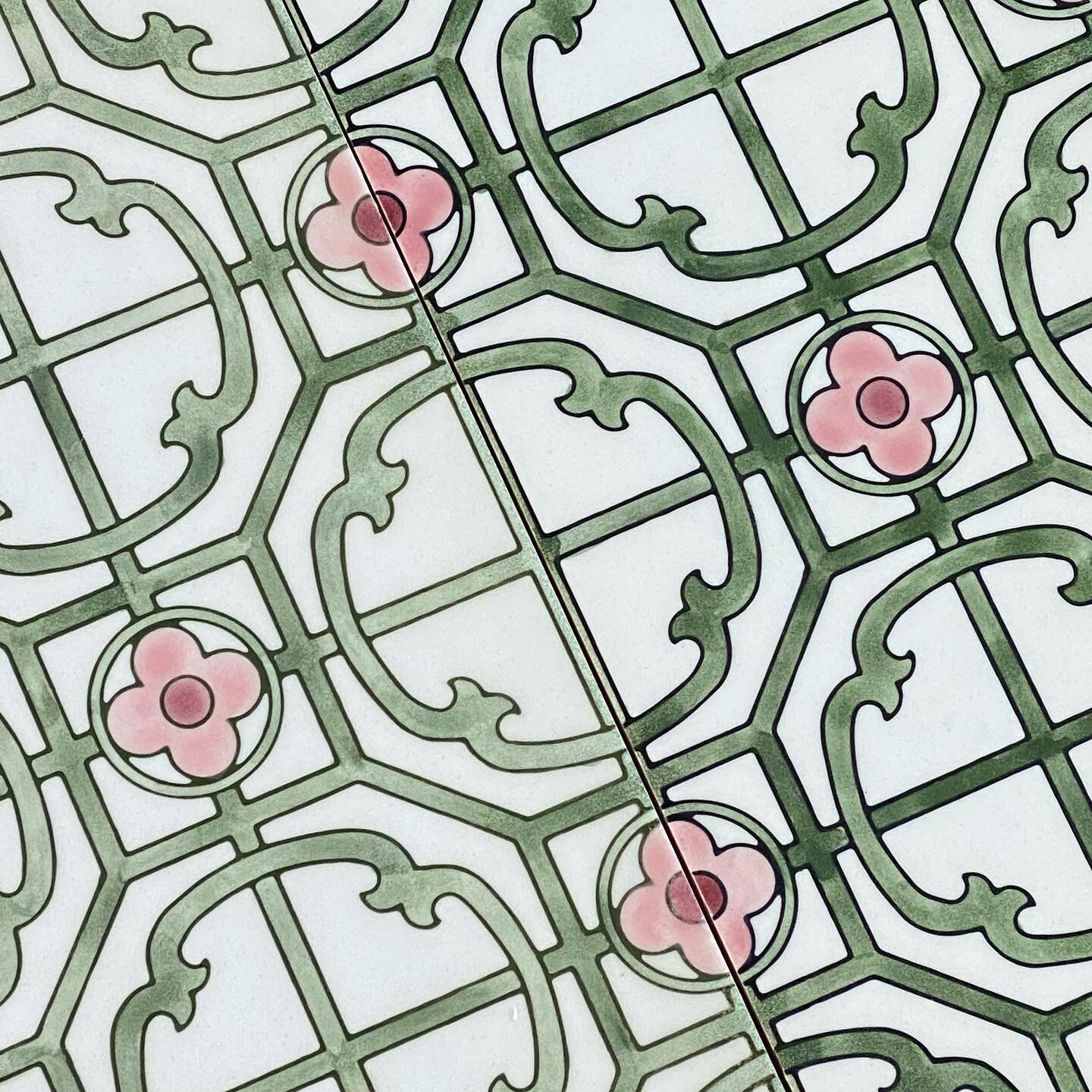 Trellis in preppy fashion! 
#pinkandgreen 
#pinkandgreendecor 
#preppy 
#preppystyle 
#whatsyourstyle 
#customforyou 
#handpaintedtiles 
#madeinthepnw 
#trellis 
#patterntile