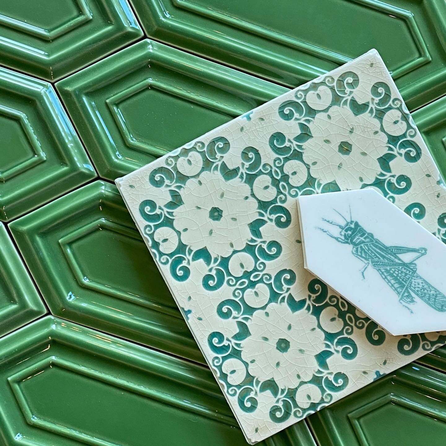 Happy St. Patrick&rsquo;s Day! One of my favorite days! 
#cheerstoya 
#stpaddysday 
#stpatricksday 
#itsnotstpattysday 
#luckoftheirish 
#kissmeimirish🍀 
#maybeaftercovid 
#luckystars 
#tilelove 
#tiledreams 
#tileinspo