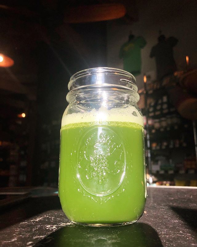 A lovely green juice, perfect for any time of any day 🥬🥒🥑🥦🥗 look at that glow ✨#seeyouatthehut
