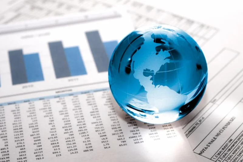 glass_globe_paperweight.jpg
