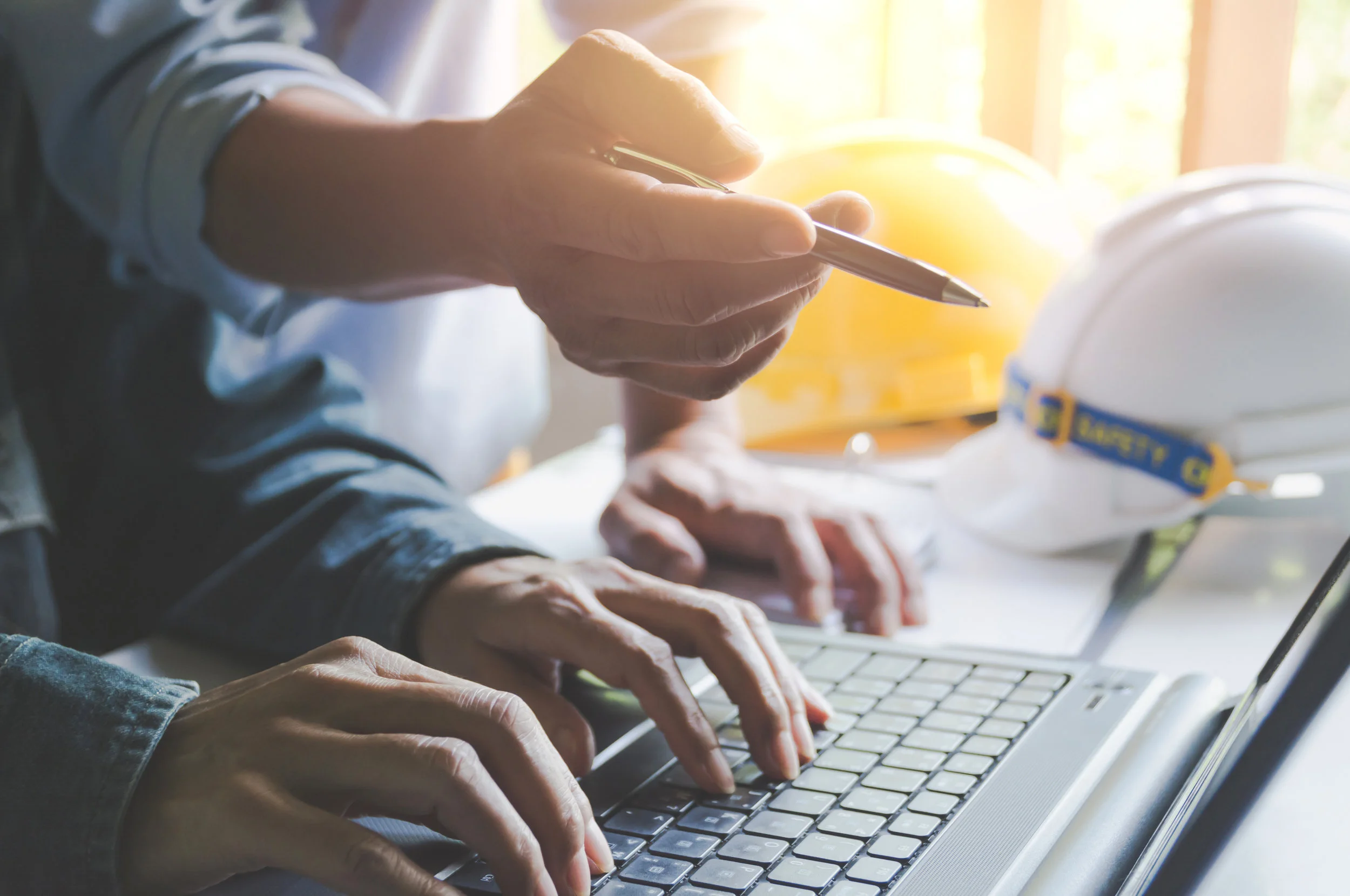 Hardhat_Computer_AdobeStock_206500624.jpeg