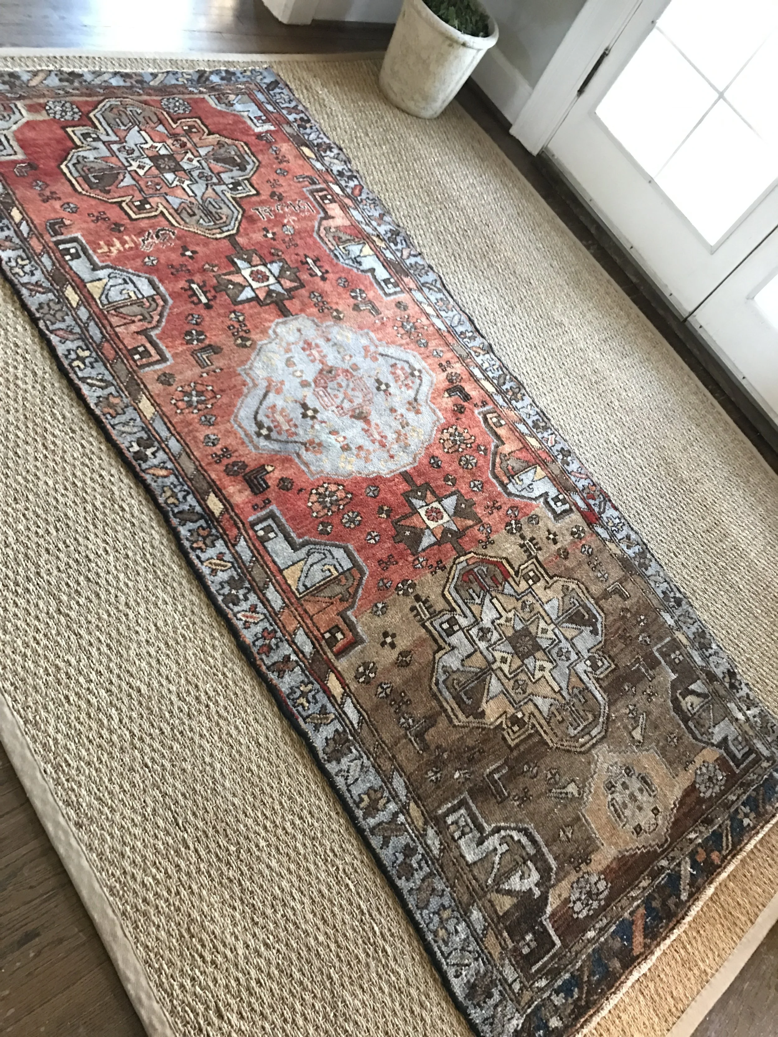 8D7B9572-F6A9-4627-99E2-008C3B04D79E