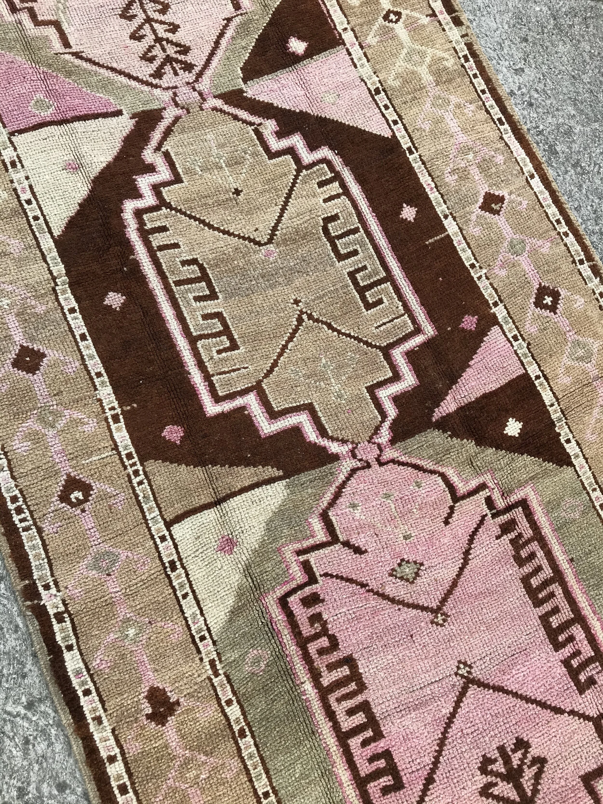 F0C4B24B-14FA-4C2E-BE87-E77619B7D2D3