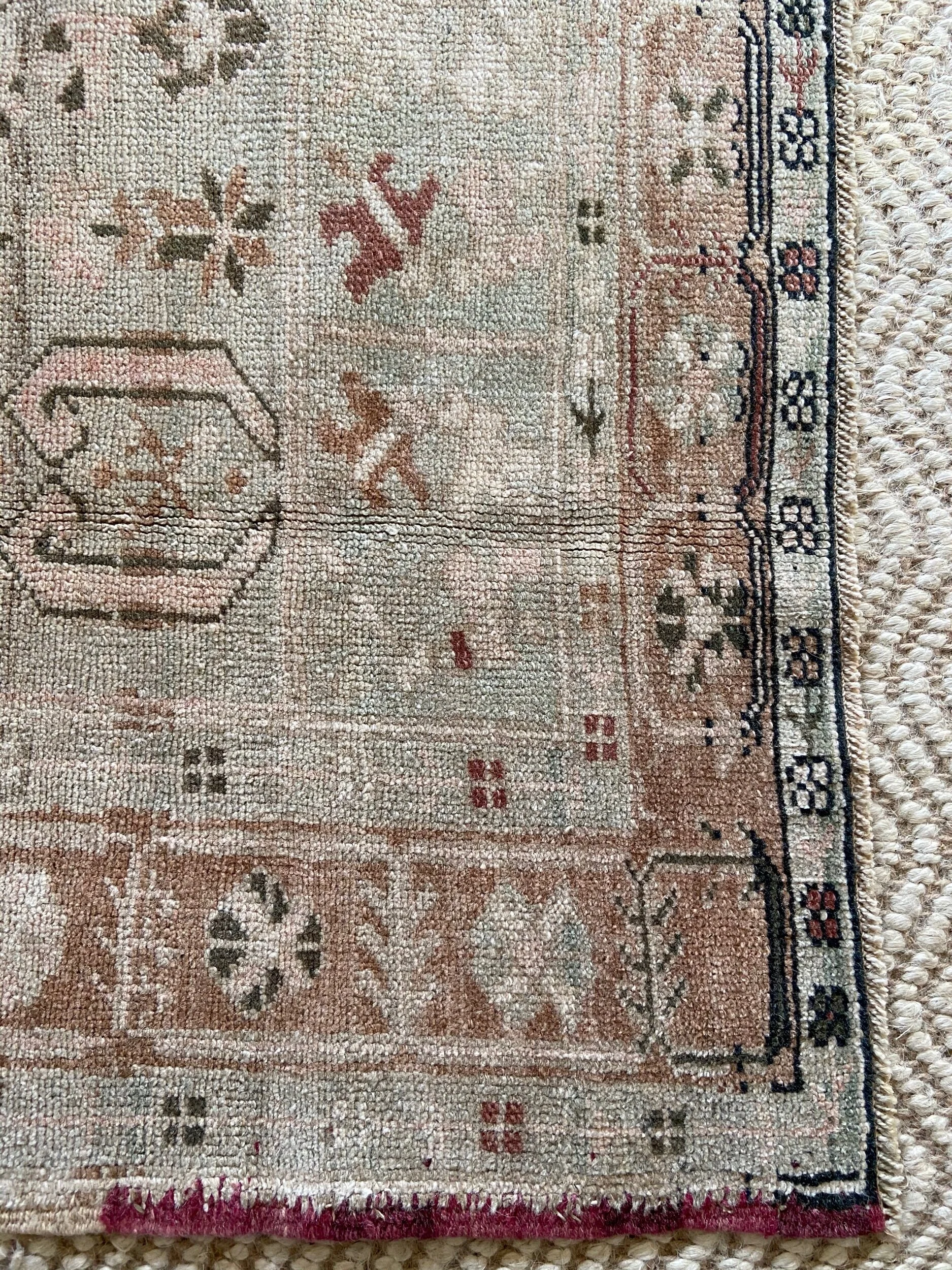 E1114EE7-1122-48E9-BF52-4F9446160504