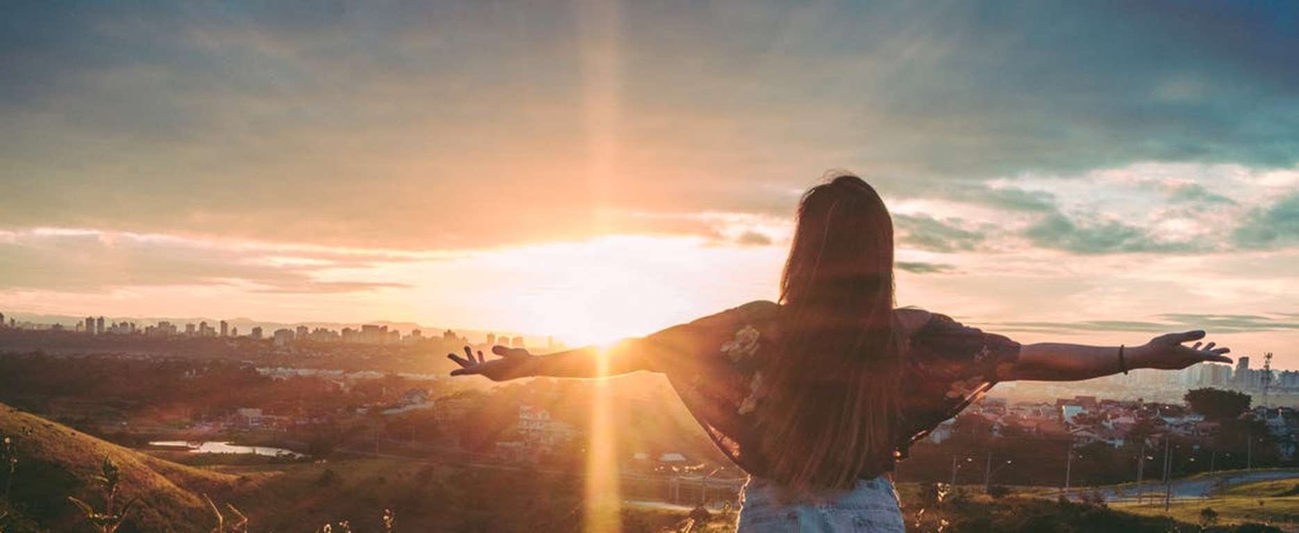 Living Yoga : Applying Yogic Principles in Everyday Life