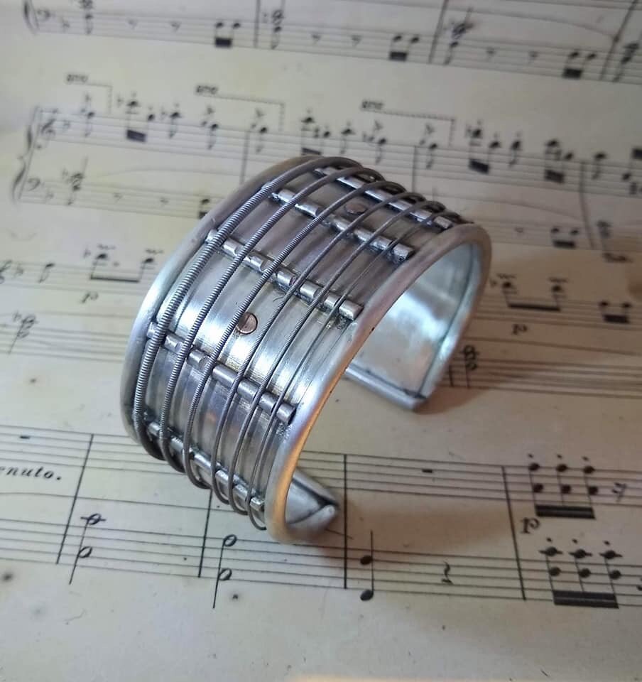 Sons_of_Toil_Bracelet_Guitar.JPG