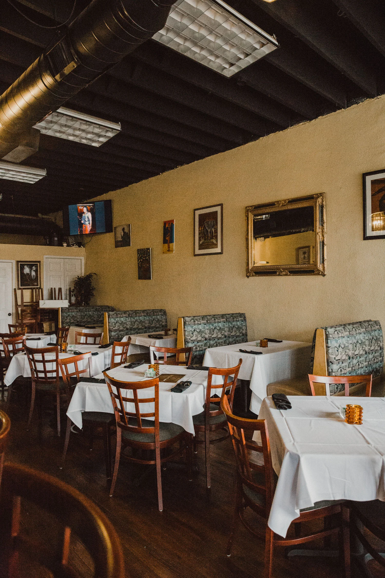 Fannie's African Cuisine Interior