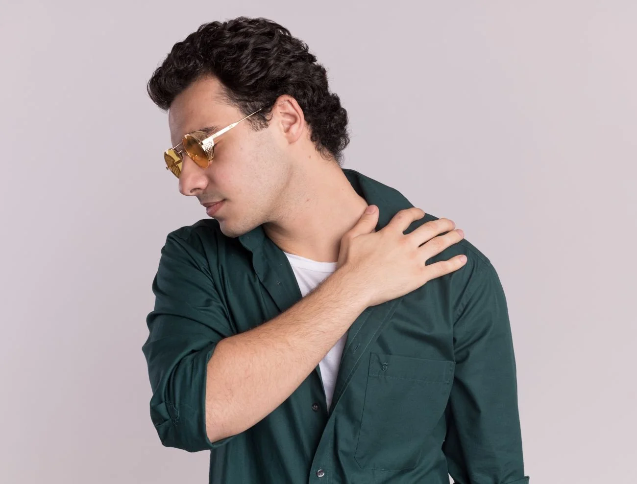 Pain Between the Shoulder Blades: Causes, Relief, and When to Worry
