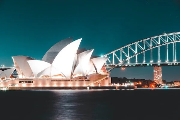 white-sydney-opera-house-2193300.jpg