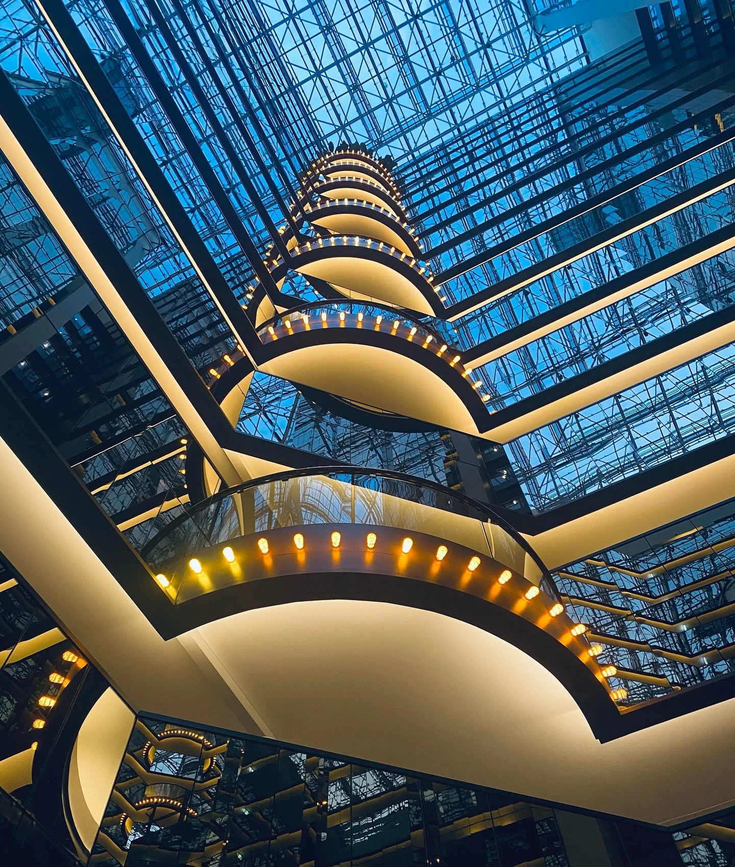 I’m a big believer in wherever you go (for work or leisure) throw yourself in the deep end to experience the best of where you are. 
I would like to think I’m giving that a ‘nudge’ in gorgeous #melbourne 
#entertainmentcity