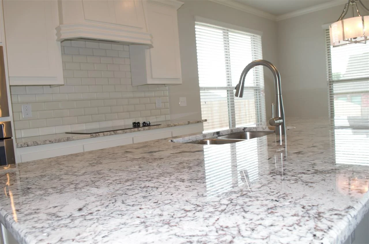 Kitchen 1 (2).jpg