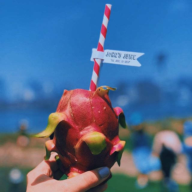 🐲🐉 Dragonfruit 🐉🐲 to help this week drag-on. Happy Hump Day! 📸: @Briyonce_Boricua .
.
.
.

#JohnsJuice #AllJuiceNoCups #summerforever #plasticfree #juicediet #EatupNewYork
#buzzfeedfoods #smorgasburg #smorgasburgwtc #nyc #nyceats #nyceeeeeats #e