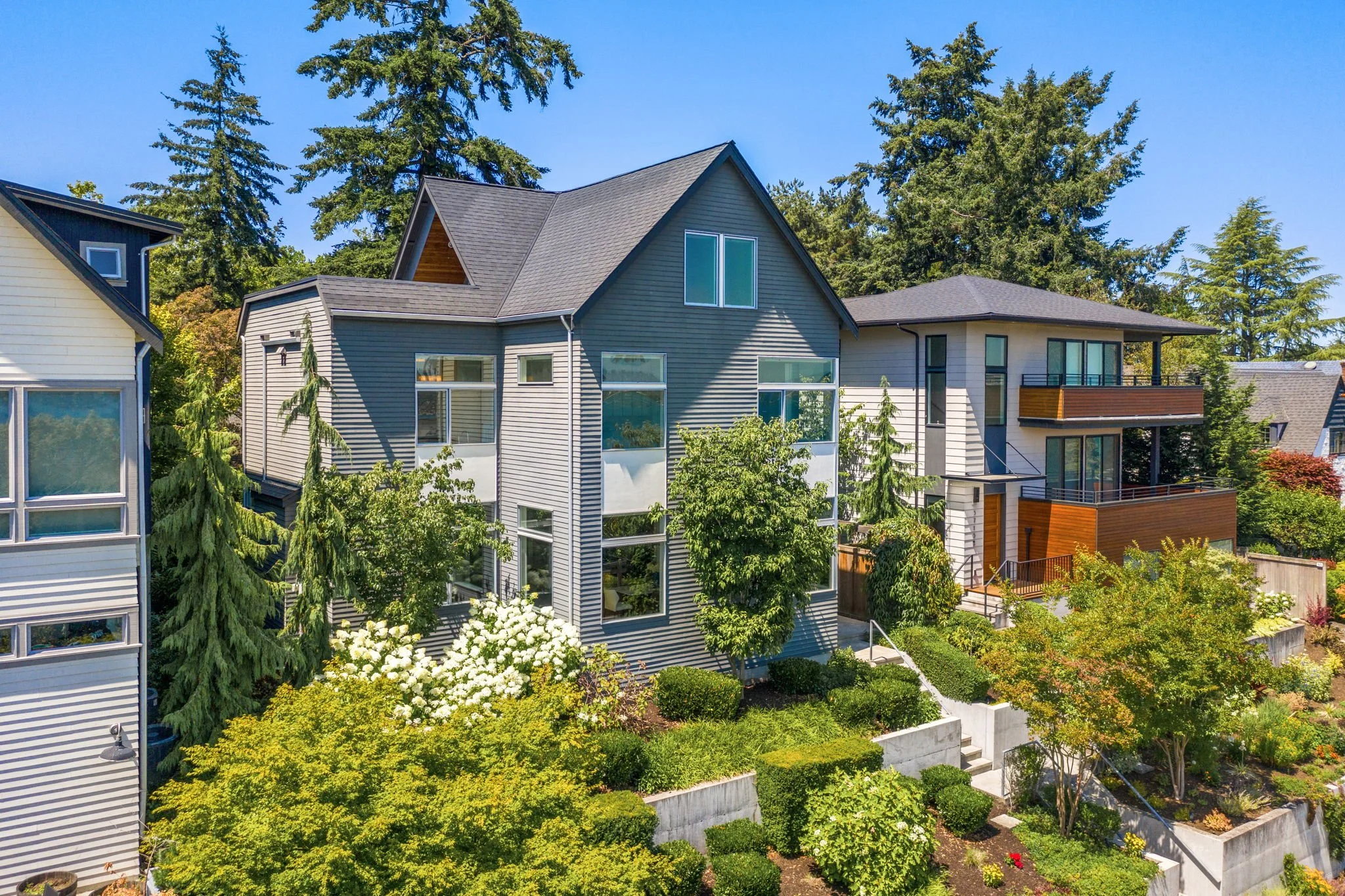 49-web-or-mls-3721-cascadia-ave-s.jpg