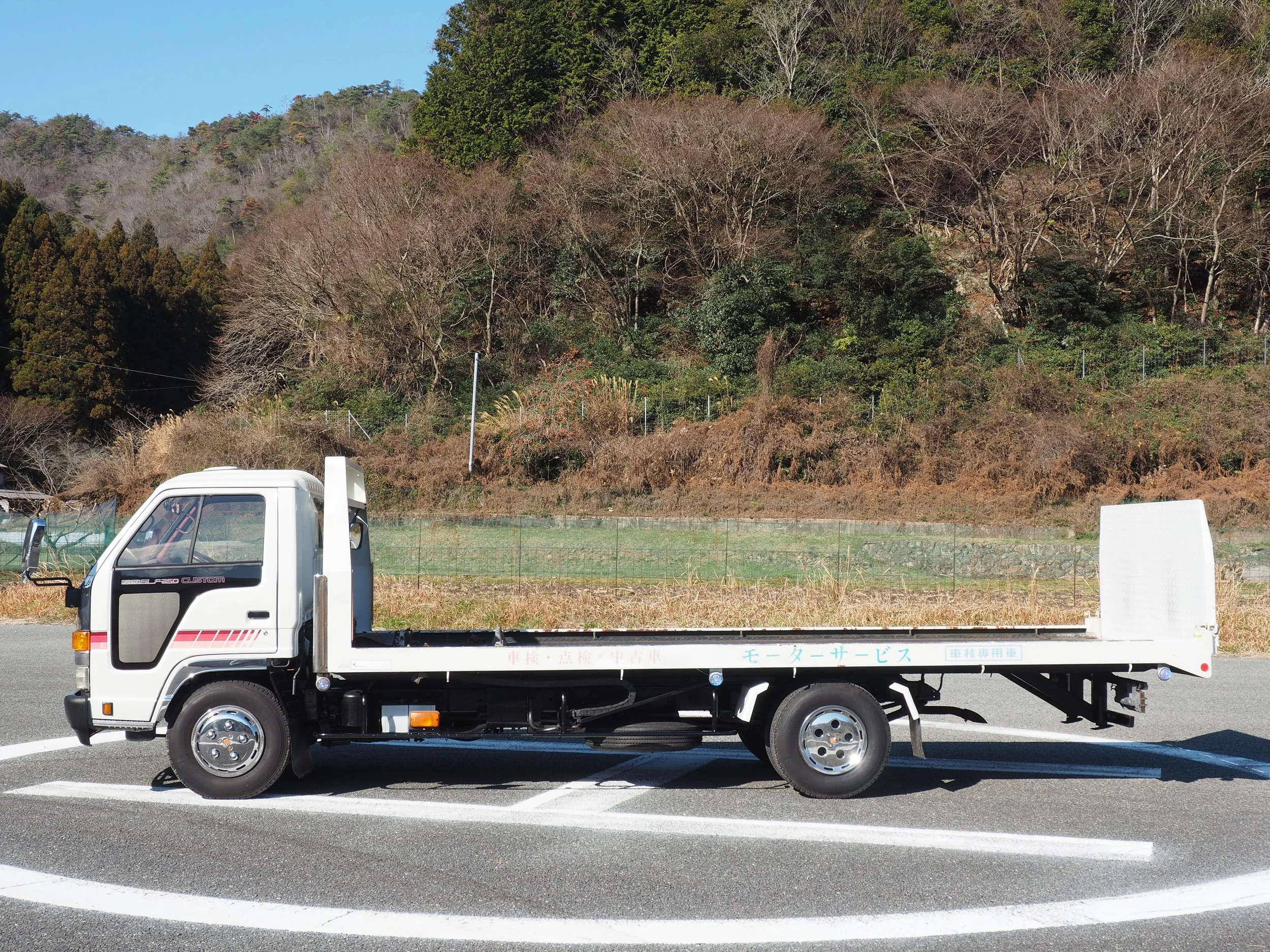 Isuzu Elf 250 Custom Tow Truck