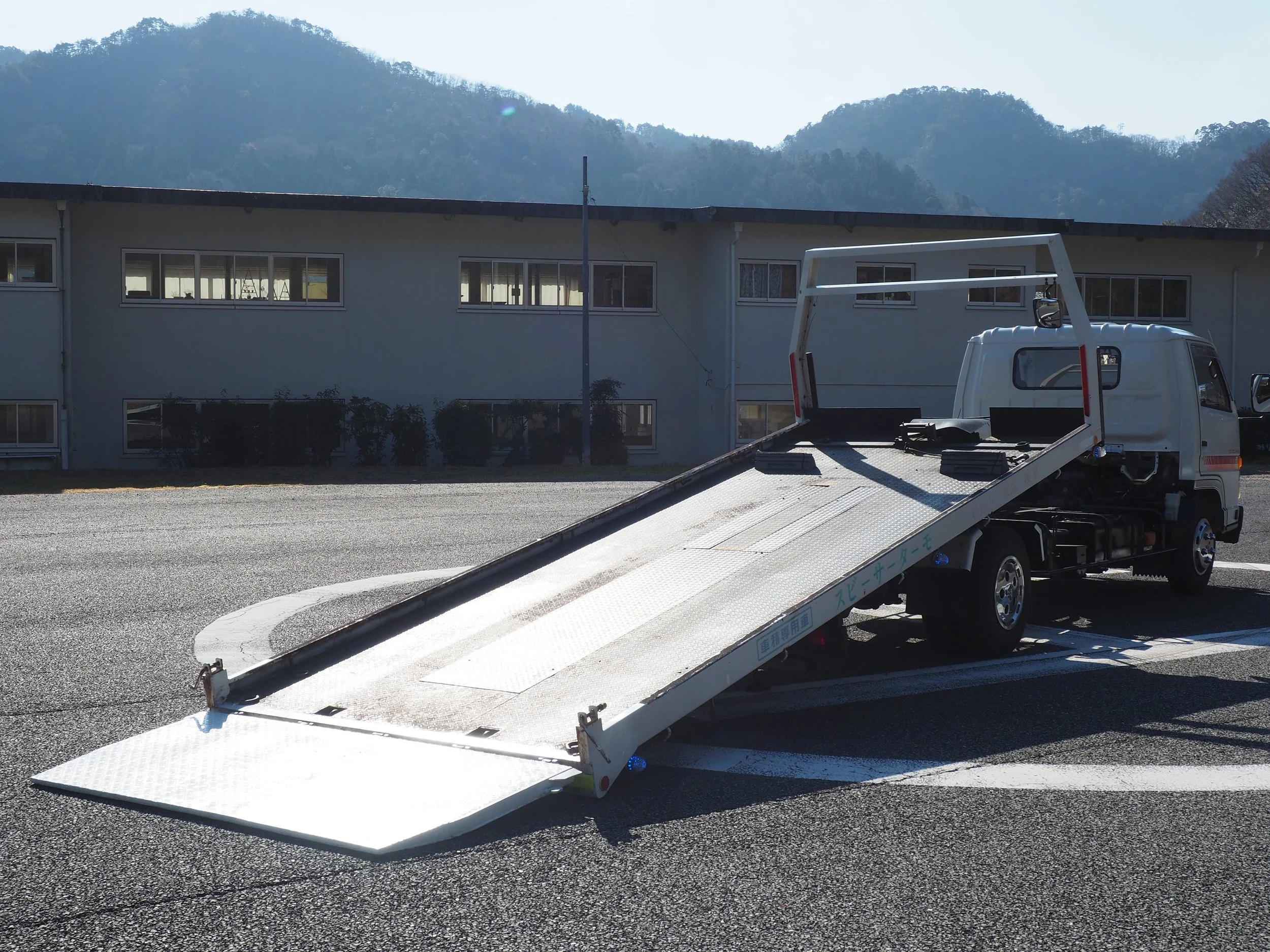 Isuzu Elf 250 Custom Vehicle Loader