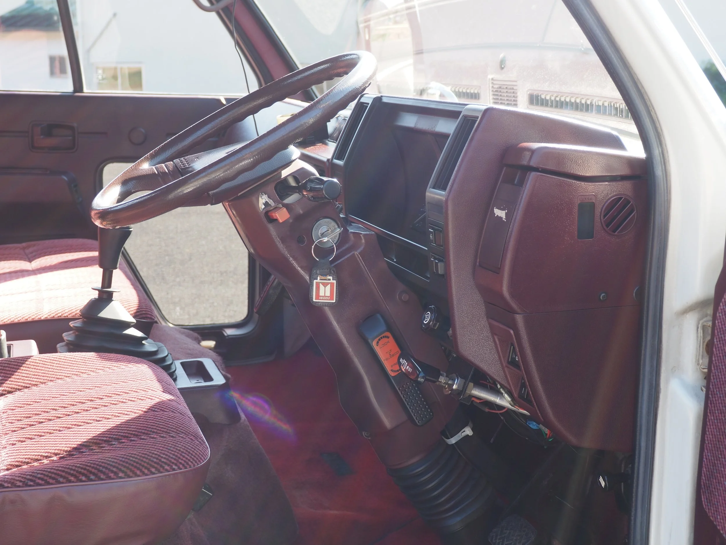 Isuzu Elf 250 Custom