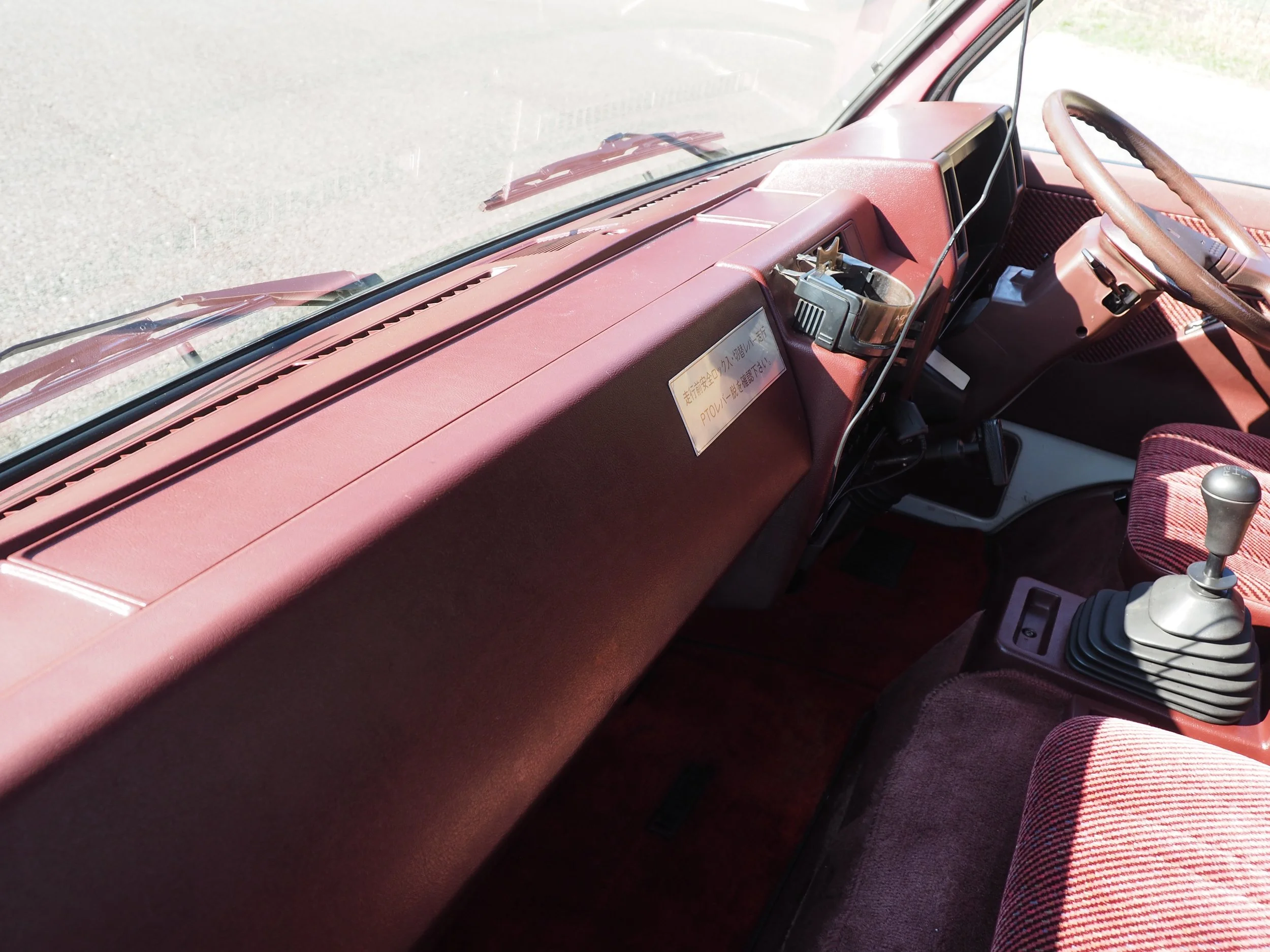 Isuzu Elf 250 Custom Interior