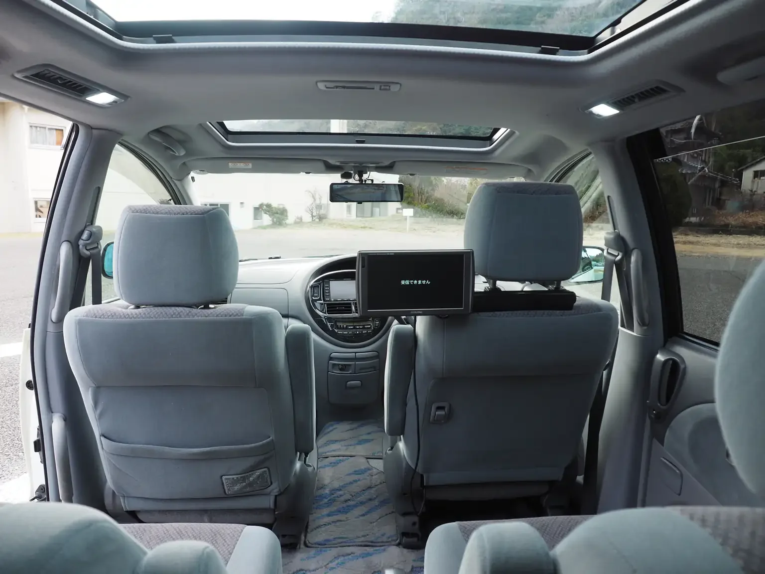 Interior shot dual sunroof option 2001 Toyota Estima Aeras L JDM export inventory for sale in Kobe