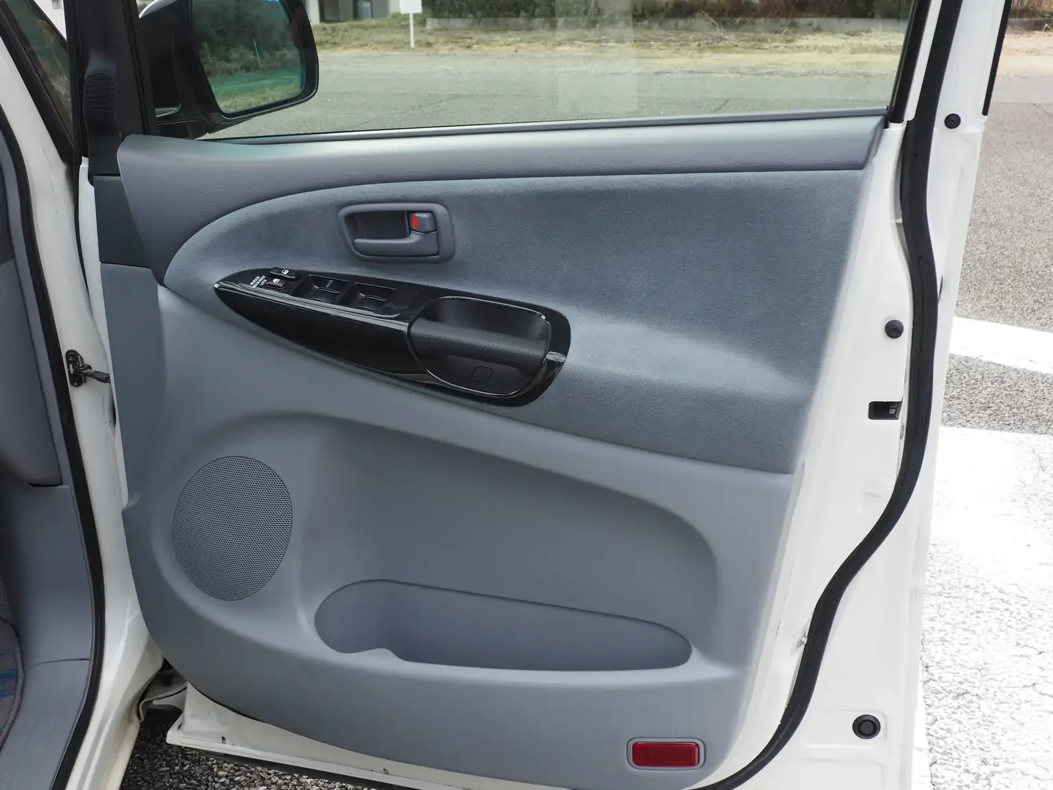 Interior shot grey drivers door card 2001 Toyota Estima Aeras L Japan export inventory for sale