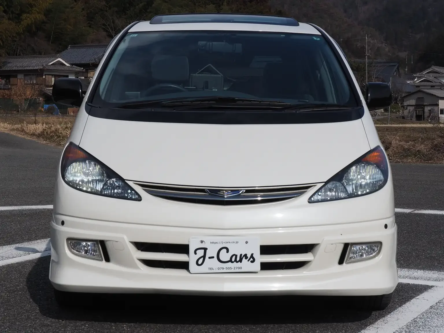 Front view of a 2001 Toyota Estima Aeras L for sale for export in Japan