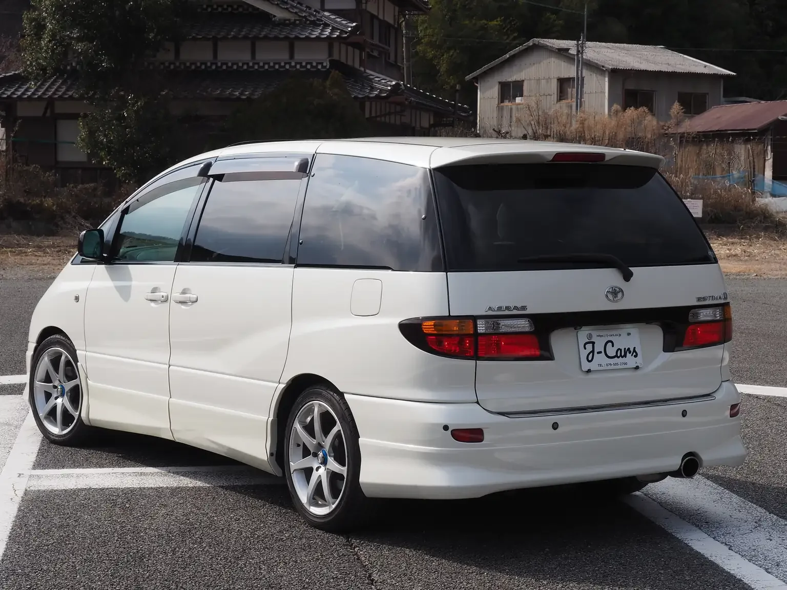 Rear passengers side view of a 2001 Toyota Estima Aeras L pearl JDM export vehicle for sale