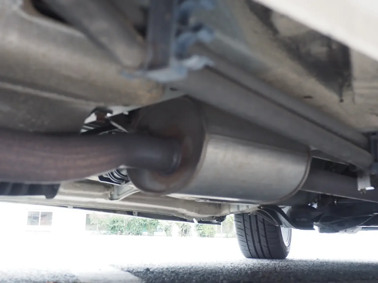 undercarriage shot rust free and original condition floor pan 2001 Toyota Estima Aeras L Japan export inventory for sale