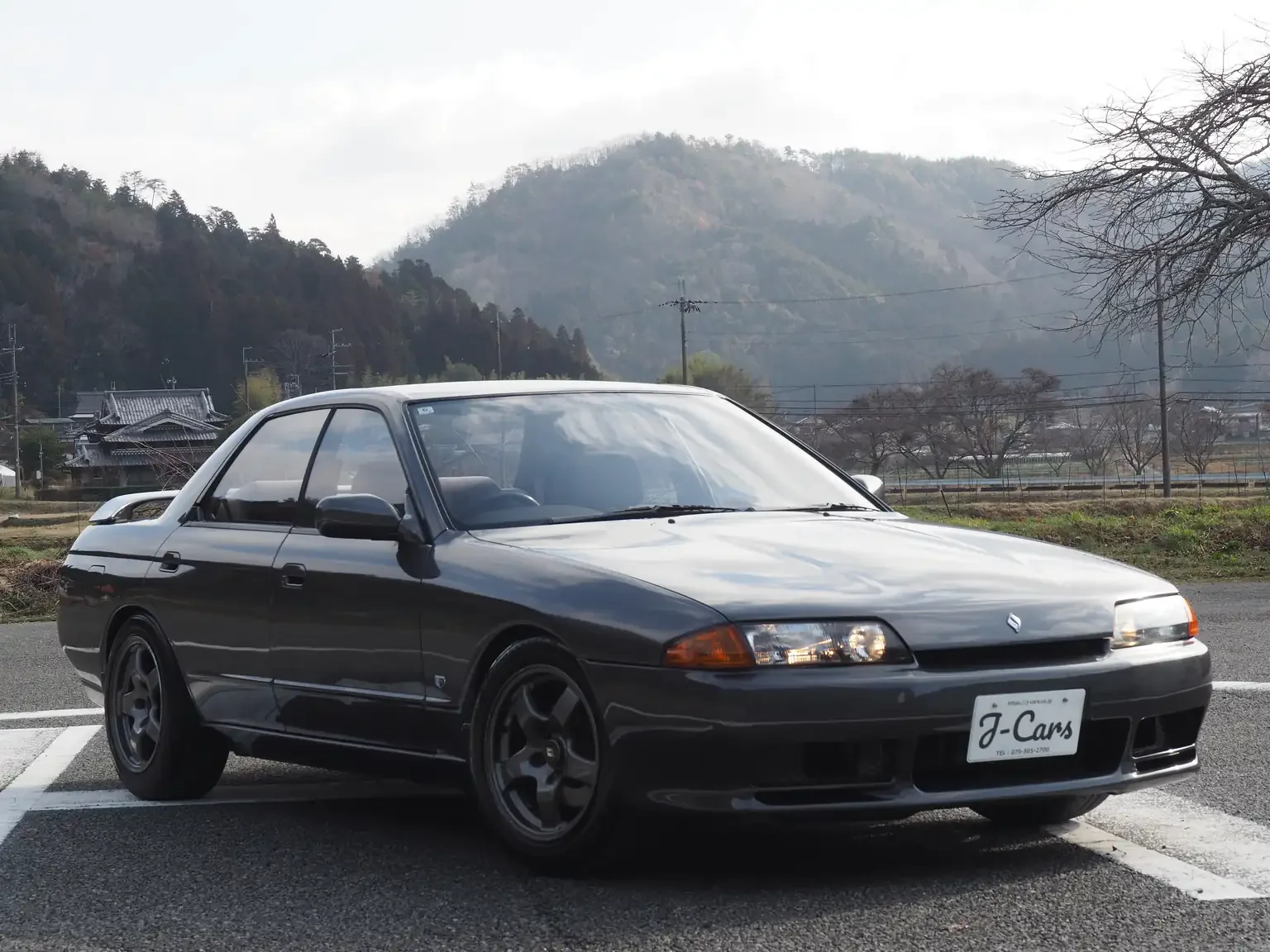 Drivers side angle front end view 1991 Nissan Skyline GTS25 Type X G 4 Door Sedan for export from Japan