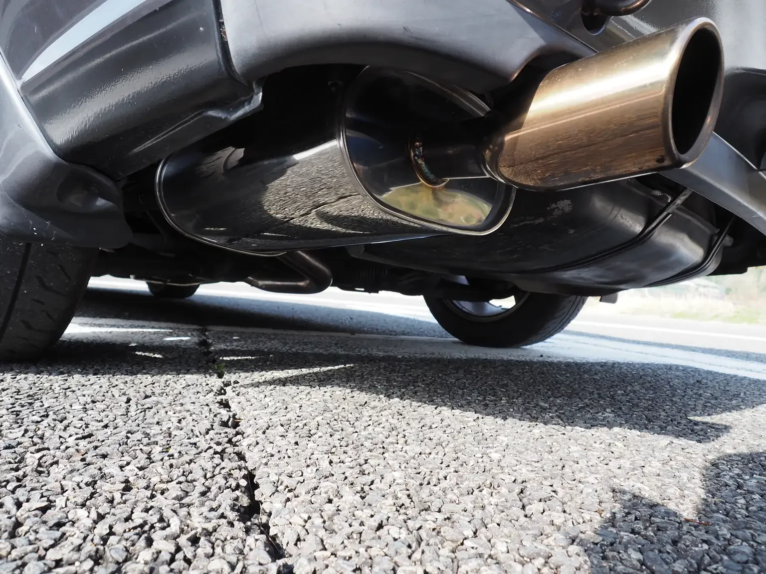 Exterior underside view of aftermarket stainless steel muffler 1991 Nissan Skyline GTS25 Type X G 4 Door Sedan for export from Japan