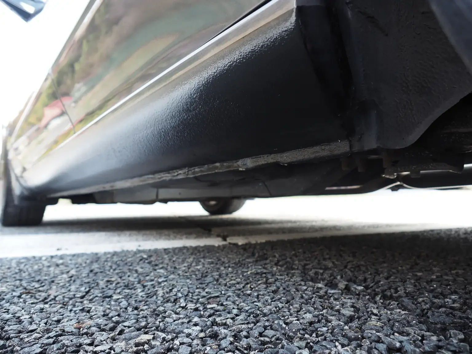 Undercarriage view showing undamaged rocker panel and rust free chassis 1991 Nissan Skyline GTS25 Type X G 4 Door Sedan for export from Japan