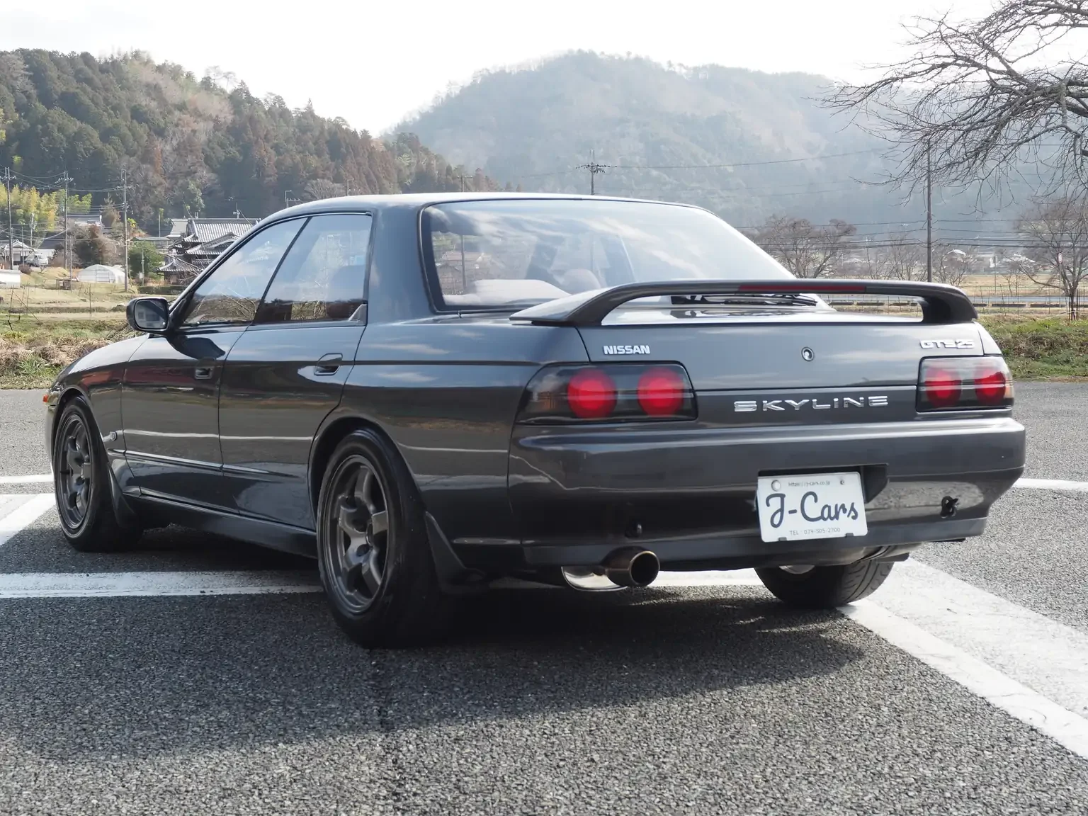 Rear passengers side quarter view 1991 Nissan Skyline GTS25 Type X G 4 Door Sedan for export from Japan