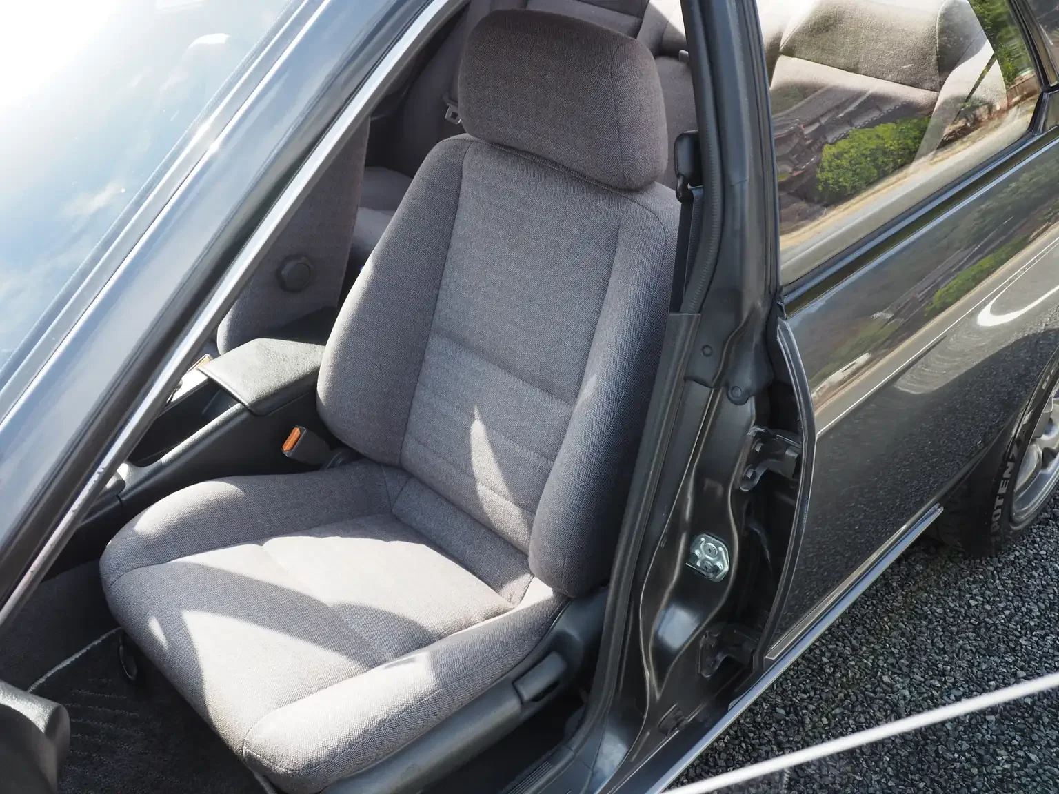 Passengers side view grey cloth passenger seat 1991 Nissan Skyline GTS25 Type X G 4 Door Sedan for export from Japan